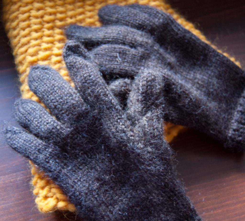 photographers knit gloves pattern by pirateforhire